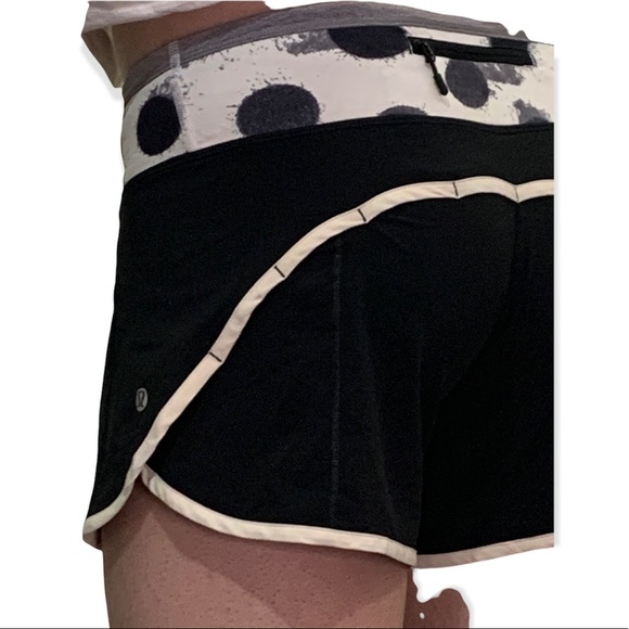 Lululemon SpeedUp Mid-Rise Lined Short 4" black; white and grey pattern waist - Picture 2 of 8